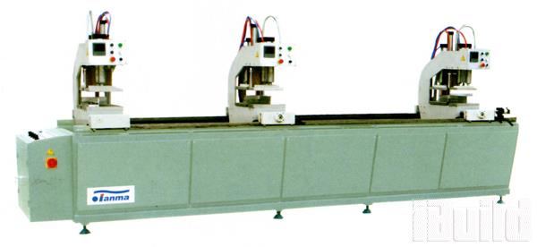 Máy sản xuất cửa nhựa lõi thép.