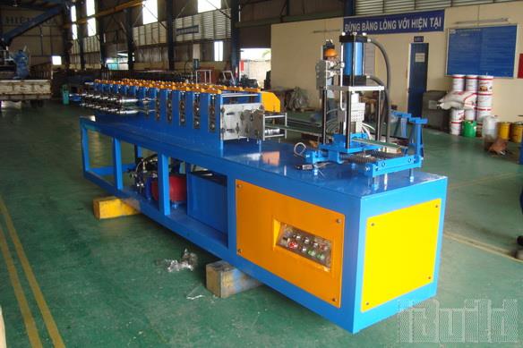 Máy cán lá cửa cuốn V-SRF
