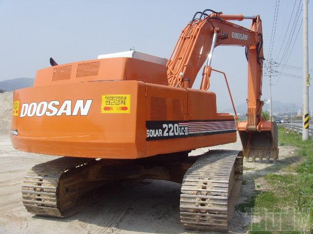 Máy xúc Daewoo Solar 220LC-3