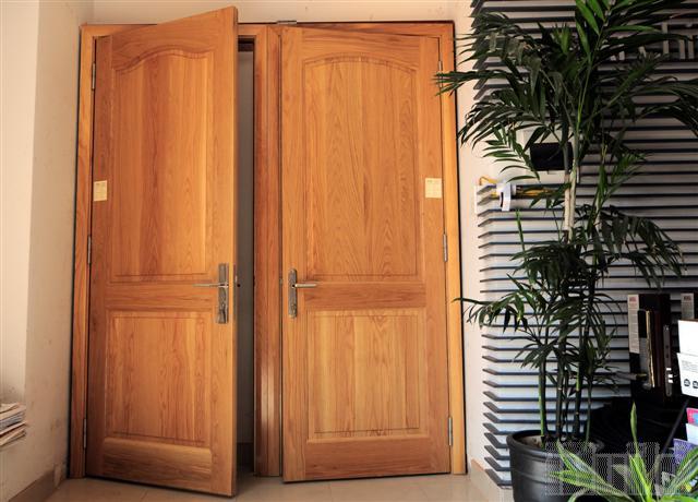 cửa gỗ tự nhiên sline