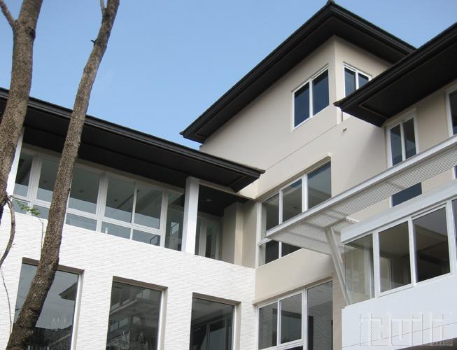 Cửa sổ mở hất