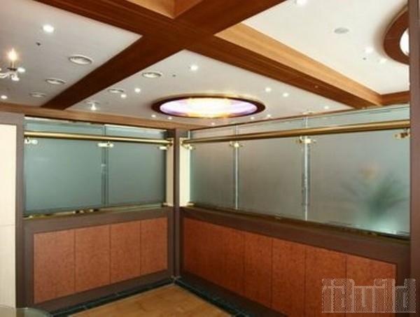 Trang trí vách ngăn inox cao cấp.