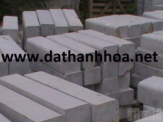 Đá bó vỉa hè phố