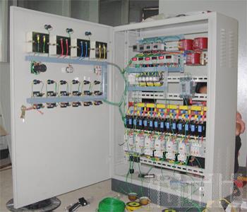 Tủ điều khiển ánh sáng, điều khiển động cơ
