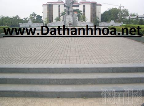 Đá bó vỉa hè đường phố