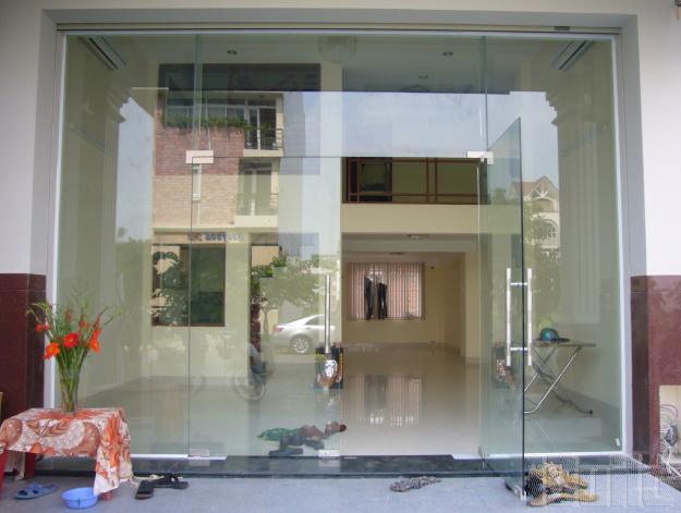 Cửa kính bàn lề sàn SN-CC01